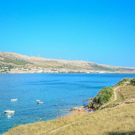 Apartmani Prvi Red Do Mora Pag Town Bagian luar foto