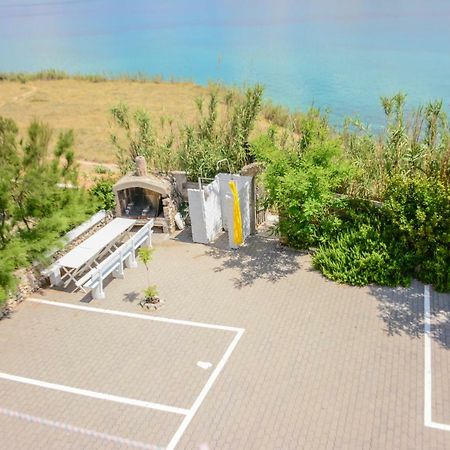 Apartmani Prvi Red Do Mora Pag Town Bagian luar foto