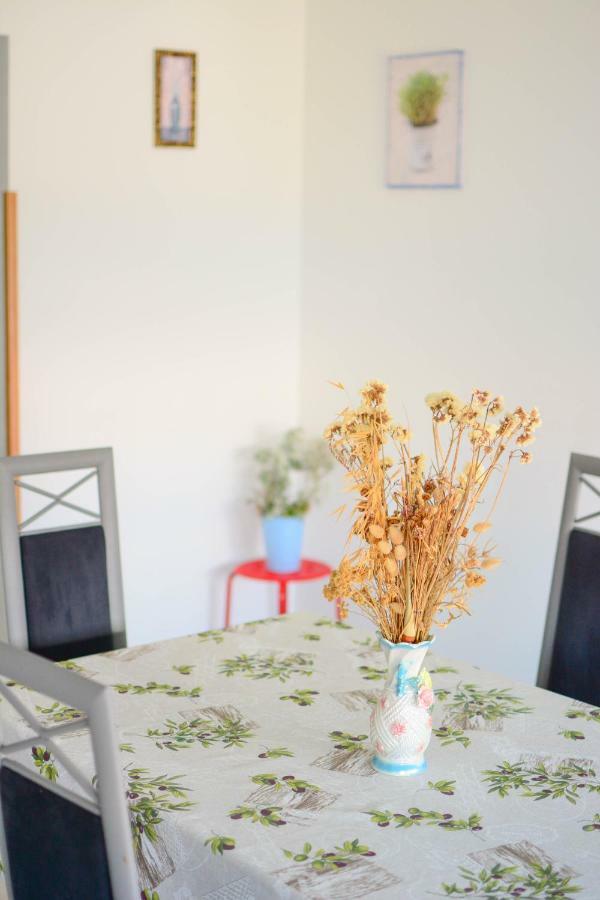 Apartmani Prvi Red Do Mora Pag Town Bagian luar foto