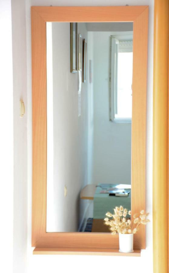 Apartmani Prvi Red Do Mora Pag Town Bagian luar foto