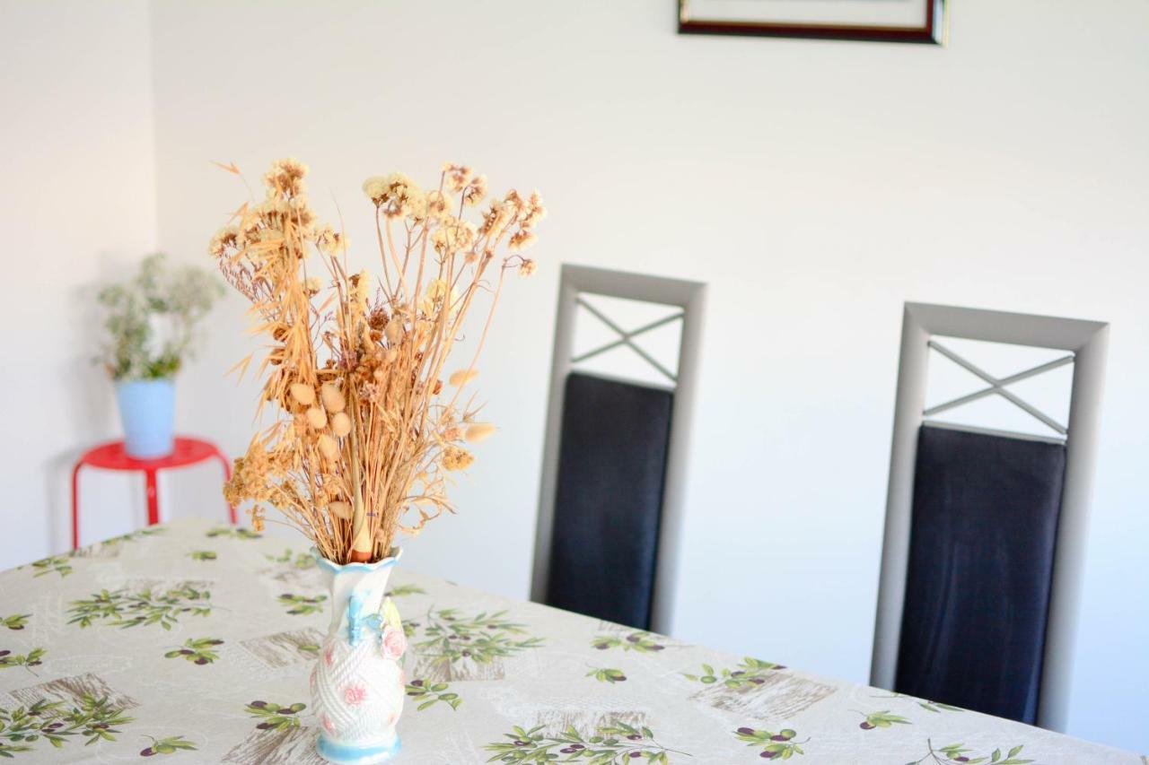 Apartmani Prvi Red Do Mora Pag Town Bagian luar foto